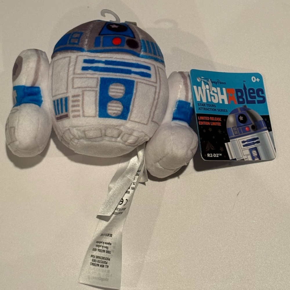NWT Disney Wishables Star Tours Attraction Series R2-D2 Exclusive Plush